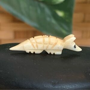VTG Natural Bone Carved ARMADILLO Fetish Bead Drilled Native American Animals 1"